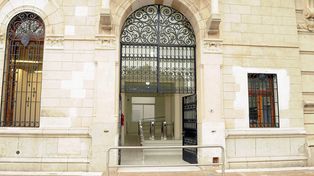 Bonfatti inaugura el nuevo ingreso para el personal de Casa de Gobierno