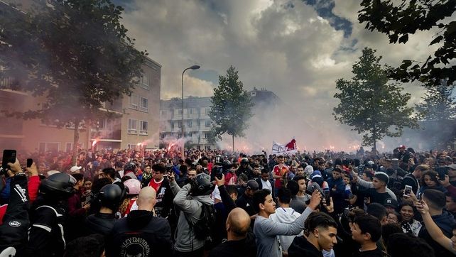 Masivo homenaje al futbolista de Ajax que sufrió un daño cerebral