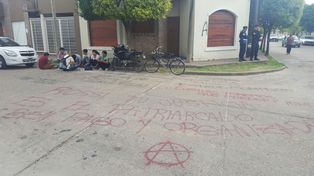 Rossi. El frente de la vivienda del juez fue objeto de pintadas y cuenta con custodia policial.&nbsp;