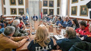 Frigerio y Bomberos Voluntarios acordaron una agenda para fortalecer la respuesta ante contingencias