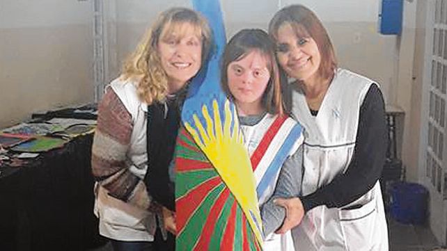 Para el recuerdo. Luisa con sus maestras Berta Gil y Sandra Balzi.