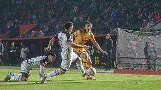 El partido entre Colón y Mitre se reanuda desde las 11.