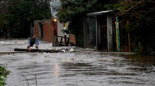 Inundaciones en La Plata: cientos de evacuados por el fuerte temporal y la caída de granizo