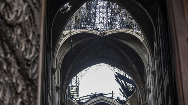 Penoso. Algunos de los vitrales de Notre Dame se perdieron.