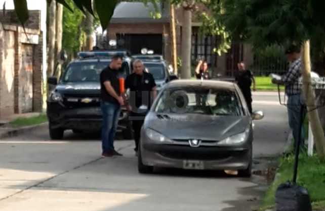 El auto incendiado en barrio Guadalupe