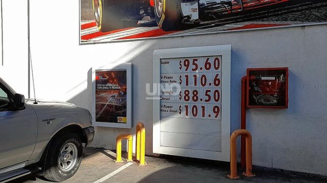 Los precios de las naftas finalmente no aumentaron este sábado en la ciudad de Santa Fe. El incremento se daría en las próximas horas. 