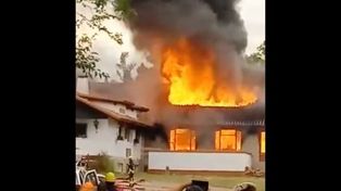 Impactante incendió en uno de los hoteles de la Unidad Turística de Embalse