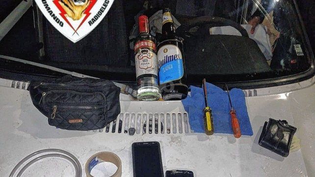 Elementos probatorios secuestrados a los detenidos por los autos incendiados en Rosario.