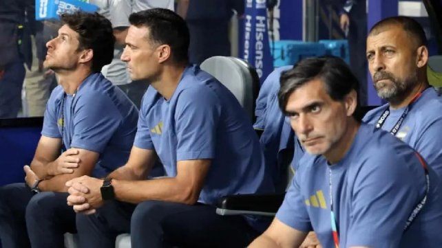 El cuerpo técnico de la Selección Argentina analiza dos cambios.