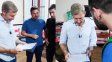 Un grupo de trabajadores de ATE seccional Uruguay le entregó un petitorio al gobernador Rogelio Frigerio durante su recorrida de campaña. Un grupo de trabajadores de ATE seccional Uruguay le entregó un petitorio al gobernador Rogelio Frigerio durante su recorrida de campaña.