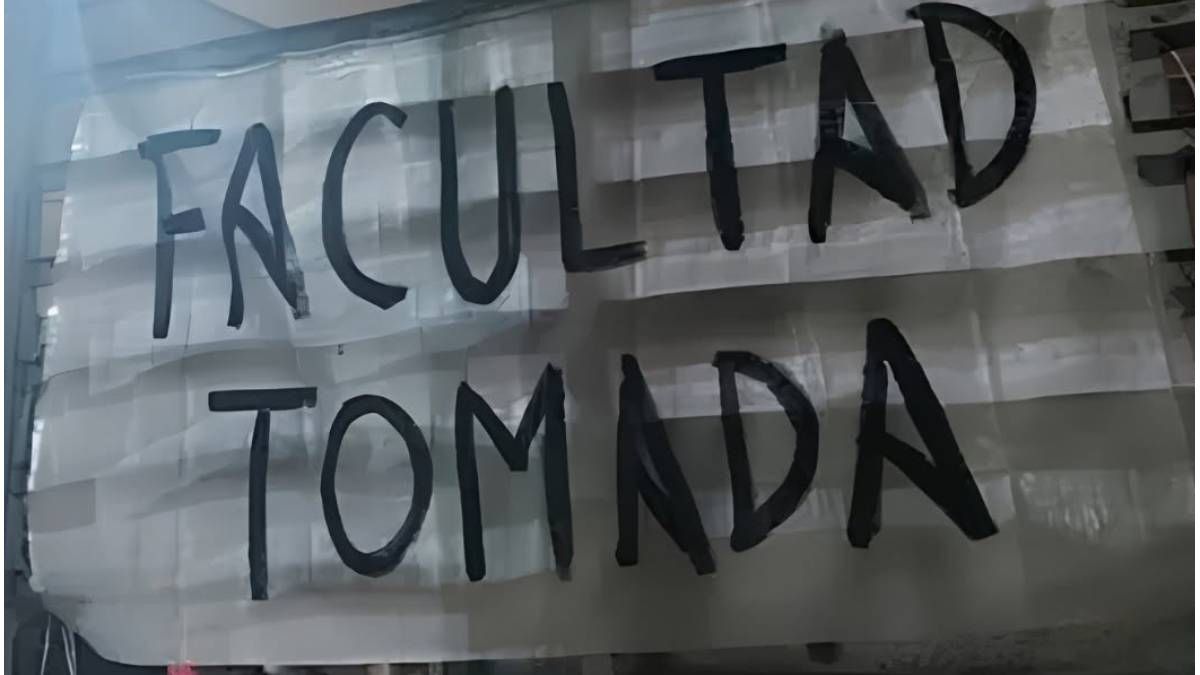 Tomaron la Facultad de Trabajo Social para visibilizar la crisis de financiamiento universitario