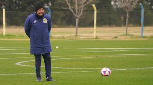 Miguel Angel Russo tendrá cinco entrenamientos para definir el equipo, pero iría a lo seguro.