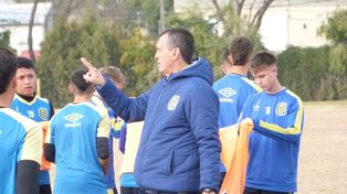 Fernández dijo que ver a los chicos jugar en el primera es un campeonato para los técnicos de inferiores.