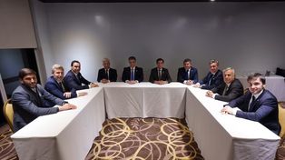 Los gobernadores de JxC durante la reunión que mantuvieron antes del firmar el Pacto de Mayo en Tucumán.