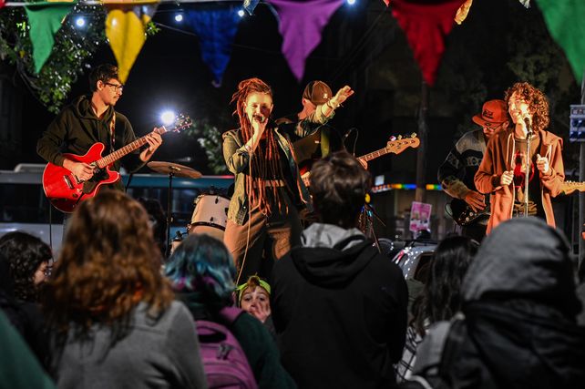 Barrio Abasto se prepara para una fiesta en la calle este sábado: música en vivo y buffet a precios populares