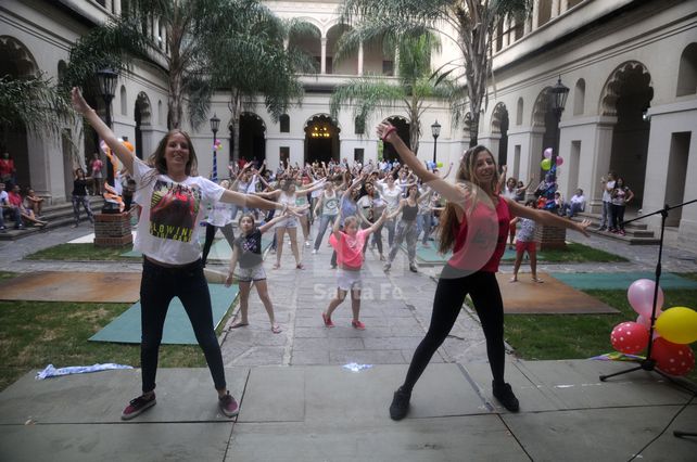 Sincronizados. La mayoría de los asistentes había practicado la coreo.