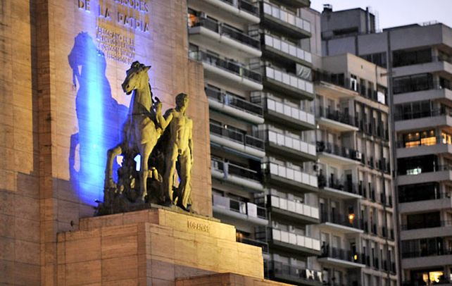 El Monumento y los edificios del Parque Nacional a la Bandera son parte de las imágenes más difundidas de la ciudad.