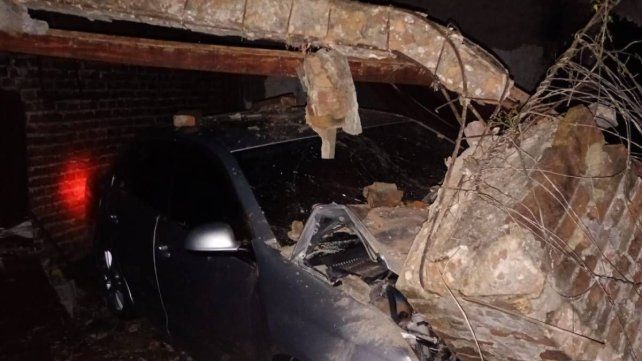 Acceso a Piedras Blancas: automóvil despistó y chocó contra una vivienda