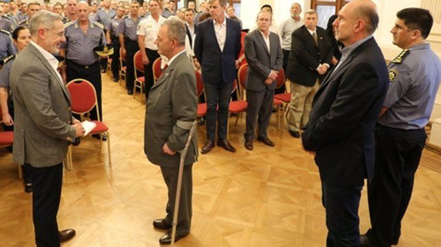 Santa Fe: desplazaron a 30 oficiales superiores de la conducción policial