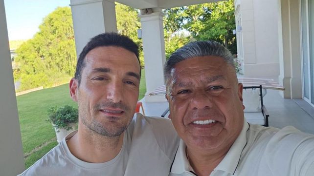 Lionel Scaloni y Claudio Tapia se sacaron una foto que el propio presidente de la AFA subió a sus redes sociales.