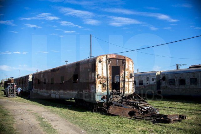 Investigan el hallazgo de una mujer en situación de calle fallecida en los vagones en desuso en el Ferrocarril Urquiza