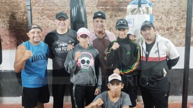 Los protagonistas del festival y organizadores del evento que tendrá en juego los cetros de la Federación Entrerriana de Box.