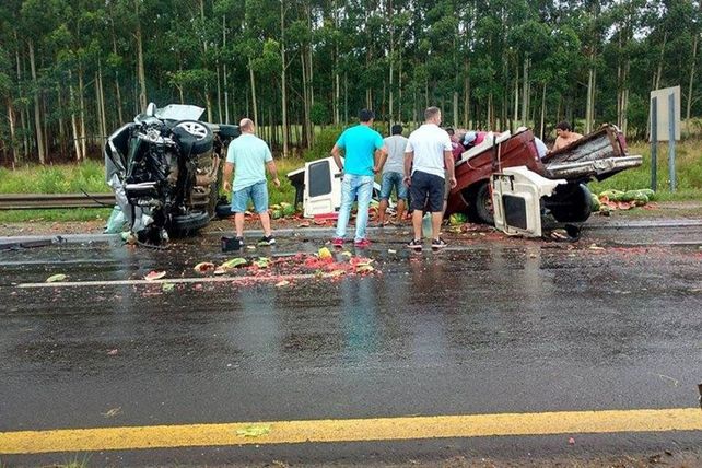 Un choque frontal entre un auto y una camioneta provocó otra muerte en la Autovía Artigas