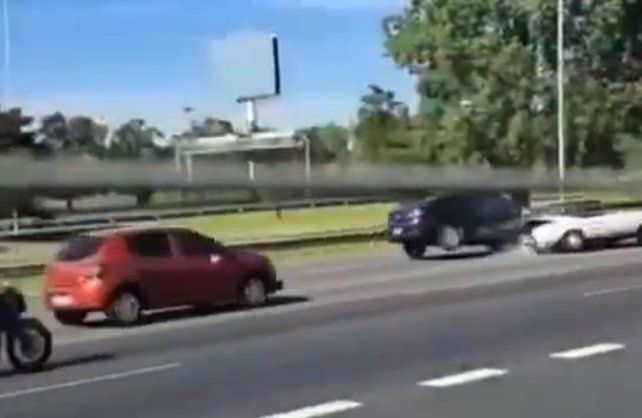 Un auto de colección de 180 mil dólares chocó en Buenos Aires y quedó destruido