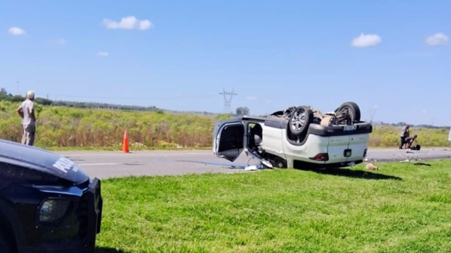 Siniestro fatal: chocaron una camioneta y un micro que trasladaba a efectivos del servicio penitenciario