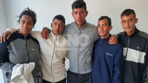 Escaparon de Venezuela a pie y llegaron a Santa Fe en busca de una nueva vida