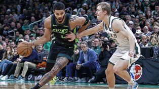 Boston Celtics venció a Milwaukee con un intratable Jayson Tatum.