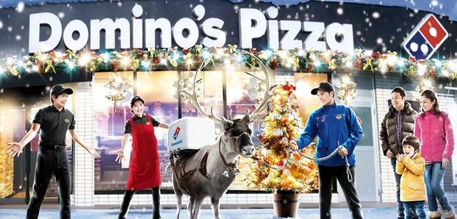 Una cadena de pizzerías entrena en Japón a unos inusuales repartidores a domicilio