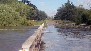 El Carcarañá sobrepasó la ruta 9, que seguirá cortada el fin de semana