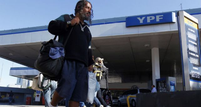 Mario Barletta: Quisiera saber ahora contra qu&eacute; la van a estrellar a YPF
