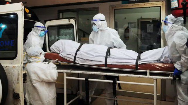 Un virus mortal obligó a cerrar escuelas y oficinas en el sur de India