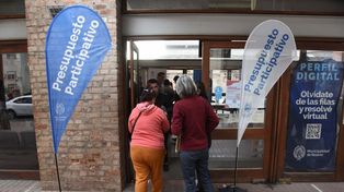 En el marco del presupuesto participativo, vecinos votan en cada sede de distrito del municipio.