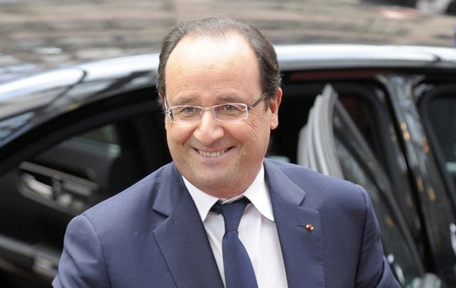 Hollande se desploma en los sondeos.