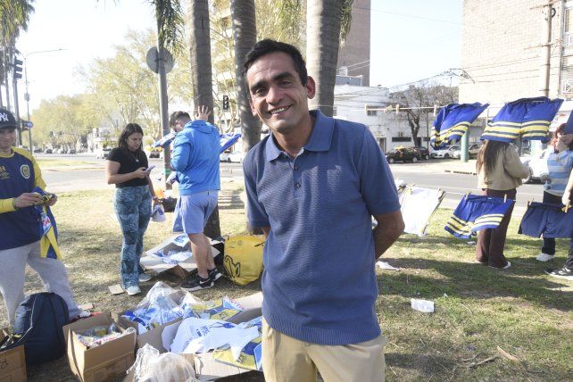 El malabarista recibió donaciones de la tienda oficial de Central.