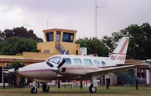 El bimotor permanece desaparecido y es buscado por efectivos de la Fuerza Aérea de Uruguay.