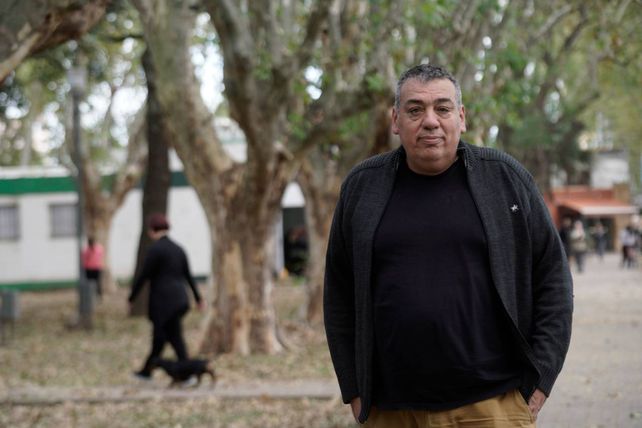 Hugo Cravero. El profesor de la c&aacute;tedra de Locuci&oacute;n III dirigi&oacute; el audiolibro "El poliz&oacute;n y el capit&aacute;n", grabado por los alumnos del Iset 18.