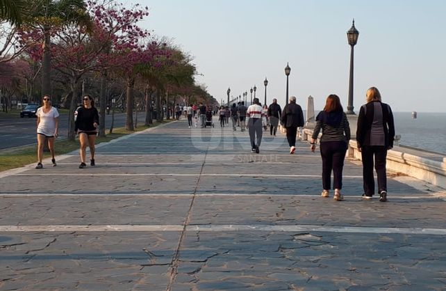 [Galería de fotos] Alta circulación de la población en espacios públicos este sábado