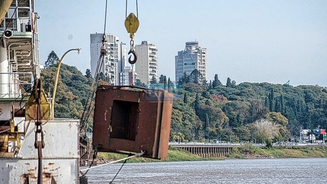 Lento repunte del río, que aún deja ver la histórica bajante