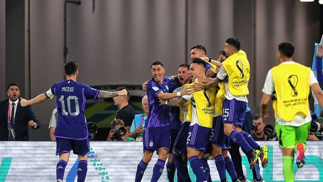 La Selección Argentina superó a Polonia y enfrentará a Australia por los octavos de final del Mundial.