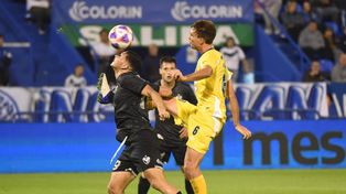 Firme. Komar viene de cumplir un buen rol en Liniers ante Vélez y contra Central Norte, por Copa Argentina.
