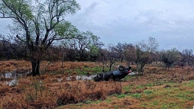Ambos sujetos volcaron antes de ser detenidos por la policía de Paso Telégrafo.
