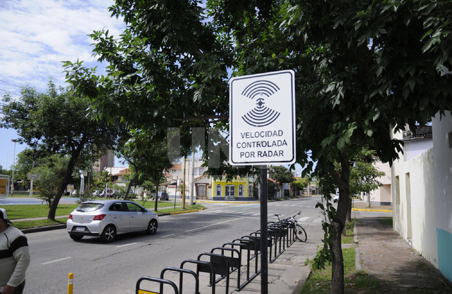 Bajaron el costo de las multas por exceso de velocidad y la máxima será de 7.500 pesos