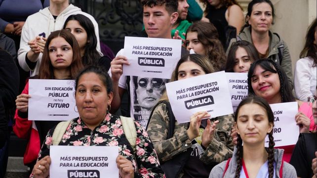 Este lunes hubo una movida en Medicina por mayor presupuesto para las universidades.