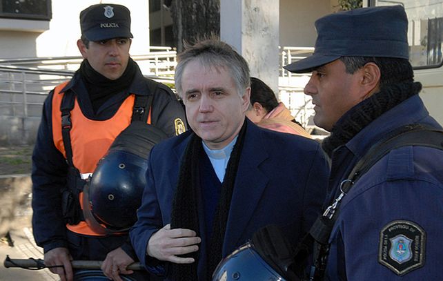 El cura Grassi se presentó esta mañana en Tribunales porteños.