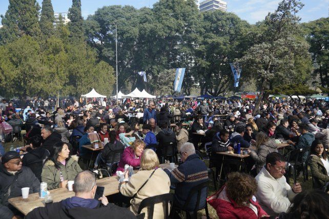 Un gran patio al aire libre