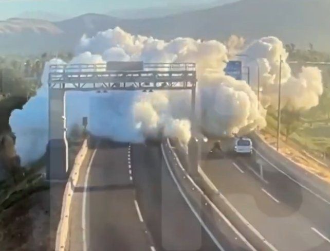 Explotó un camión que transportaba gas en Santiago de Chile: 4 muertos